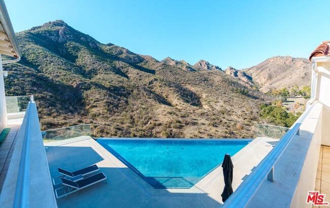 Building Photo - 29282 Circle Dr