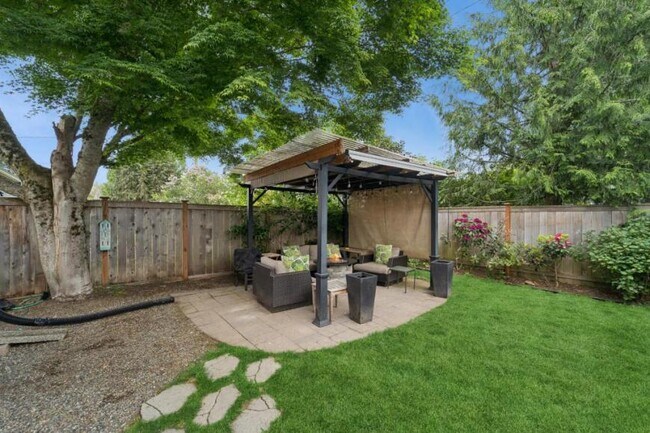 Building Photo - 4 bedroom in Seattle WA 98125