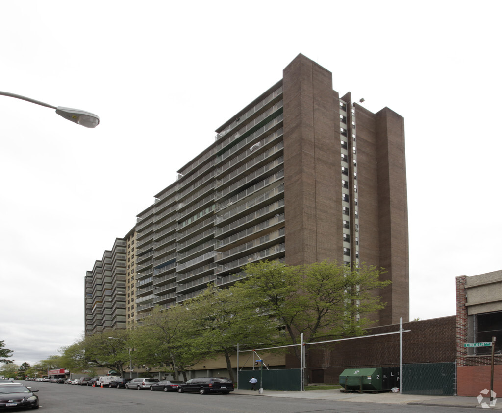 Primary Photo - Linden Plaza