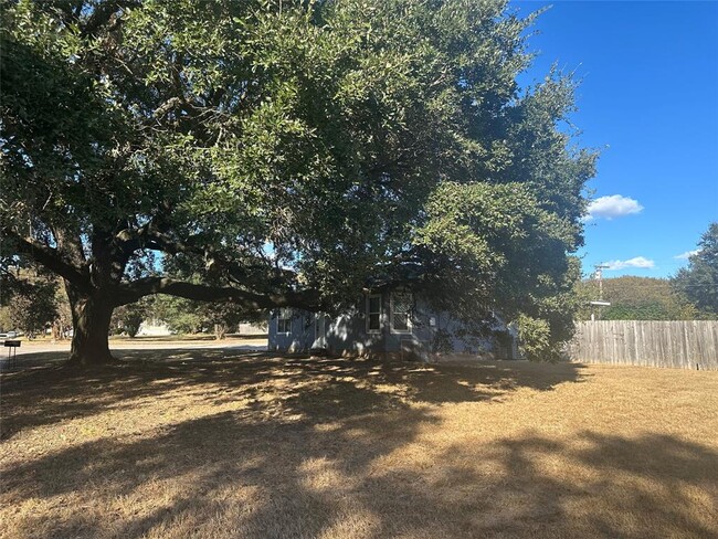 Building Photo - 1445 Kosse St
