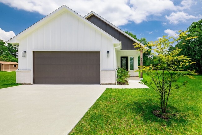 Foto del edificio - 68 Fairway Dr