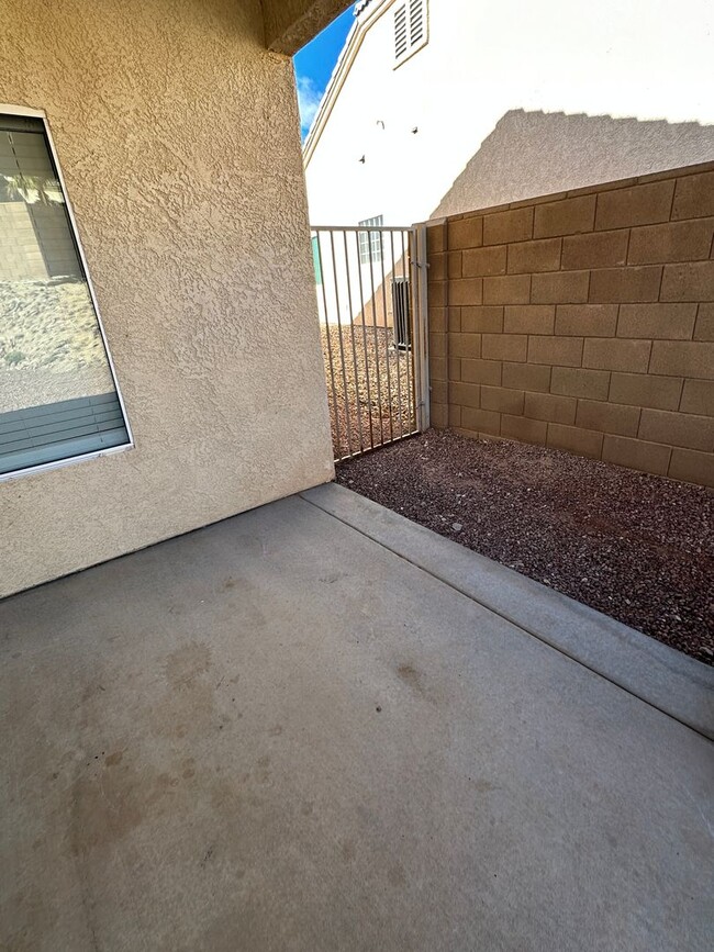 Building Photo - 2051 Mesa Verde Way