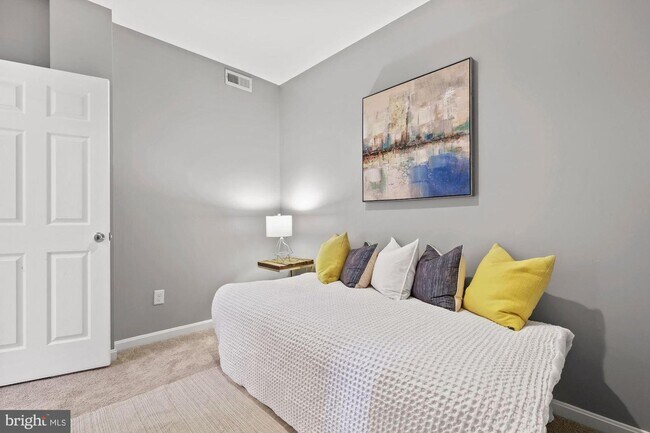 Bedroom 2 - 610 Irving St NW