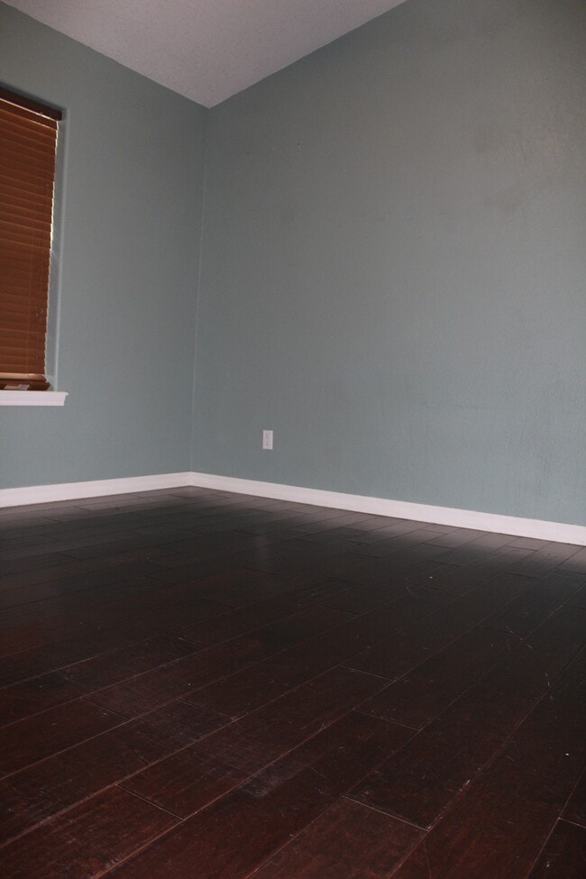 Building Photo - 108 Market Dr