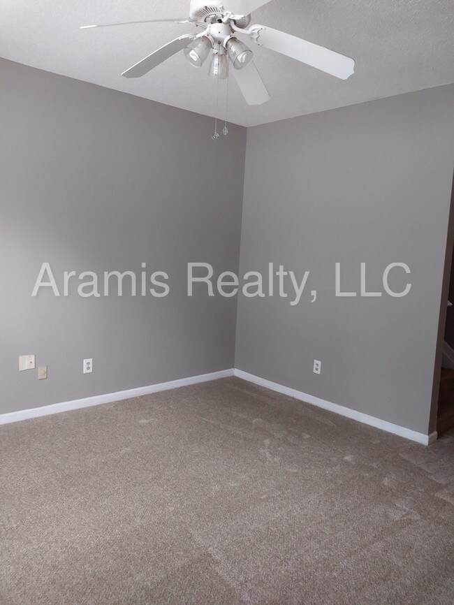Building Photo - 2286 Coach Way