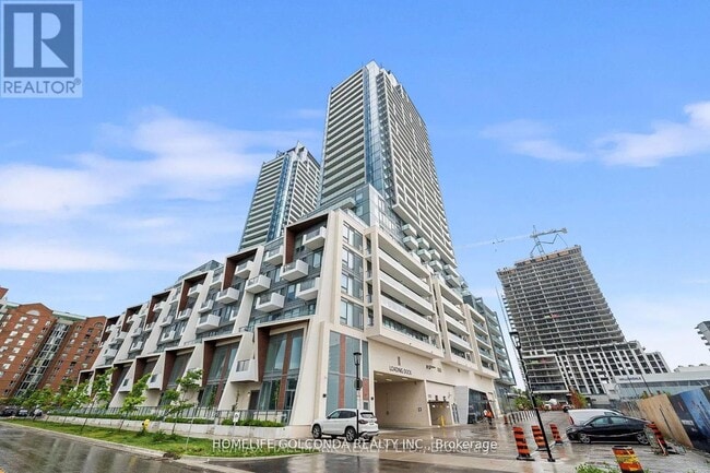 Building Photo - 8 Olympic Gdn Dr