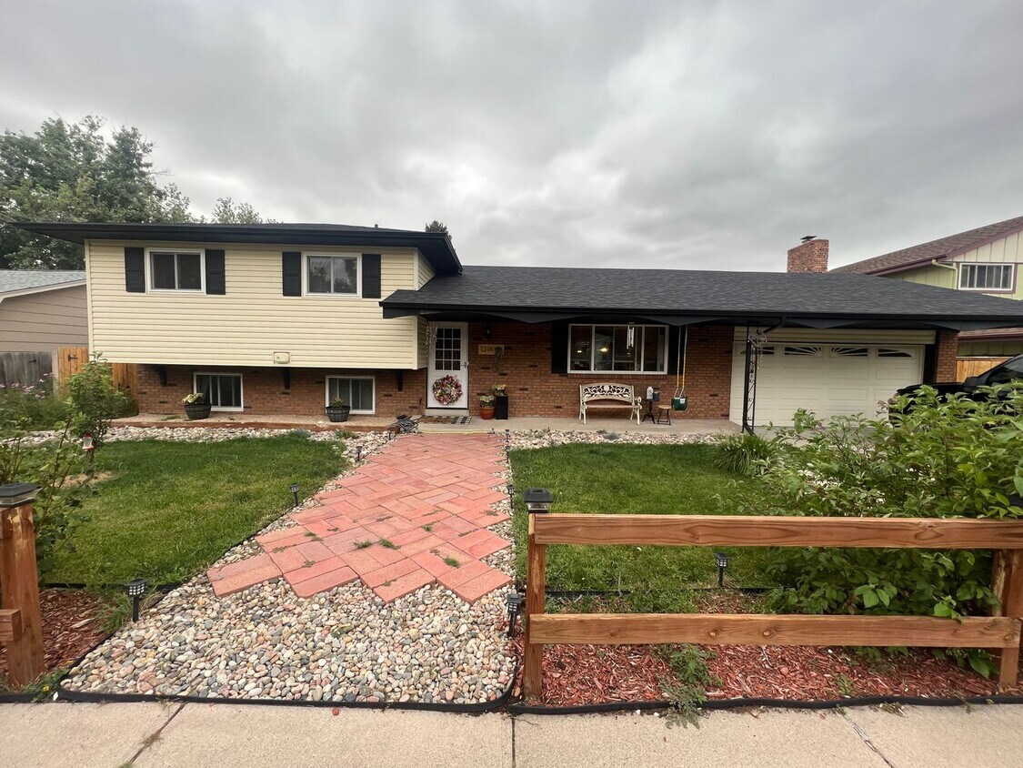 Primary Photo - Great 4 Bedroom Single Family Home with NO...