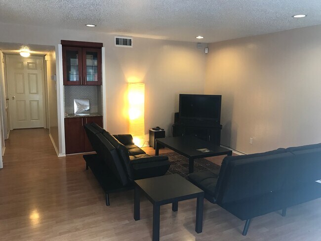 Sala de estar - 2401 Leon St