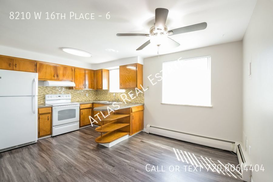 Primary Photo - 2 Bedroom 1 Bath Apartment located in Lake...