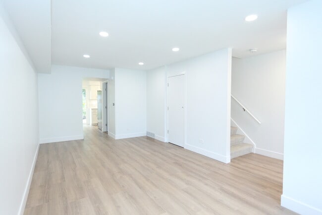 Building Photo - 151 E Palatine Rd