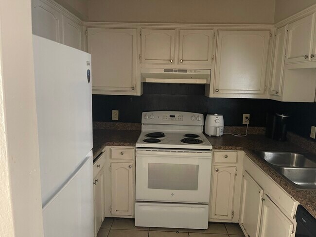 Foto del edificio - 3432 Yorkfield Dr