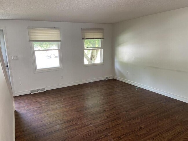 Foto del edificio - 101 Creekside Dr