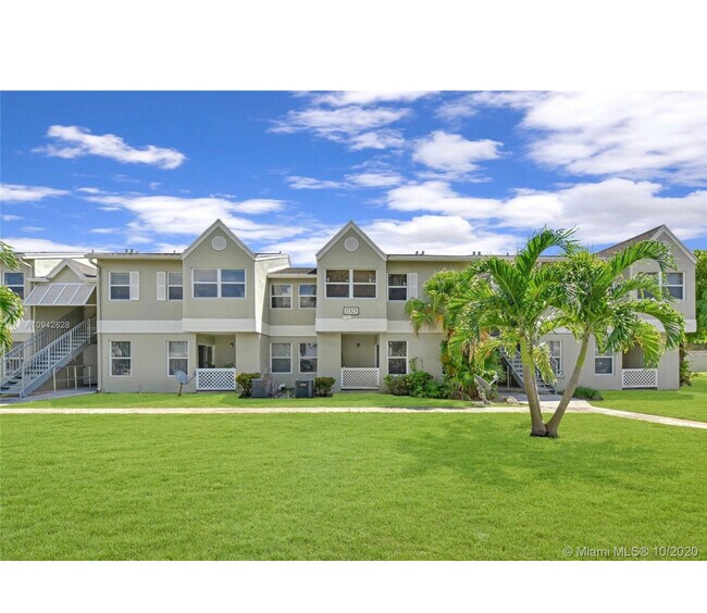 Foto del edificio - 17520 NW 67th Pl
