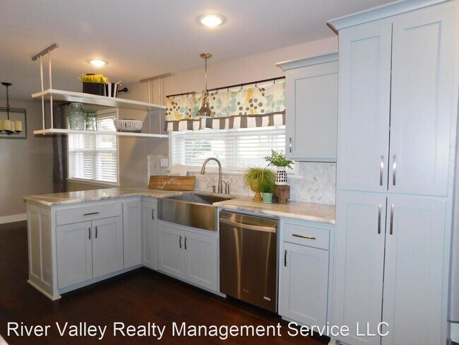 Foto del edificio - 5 br, 3 bath House - 212 S Arlington