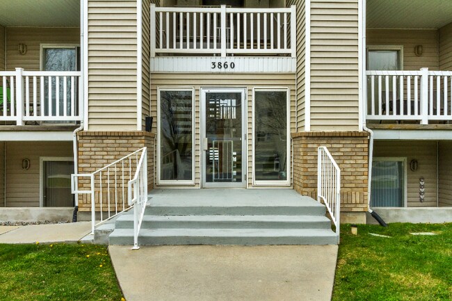 Building Photo - 3860 McCall St E
