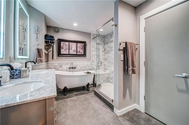 Bathroom_1 - 395 Central Park Pl NE