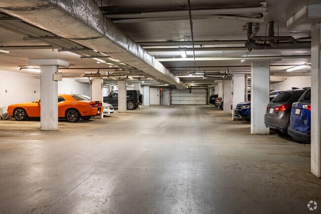 Parking couvert - Brintnell Landing