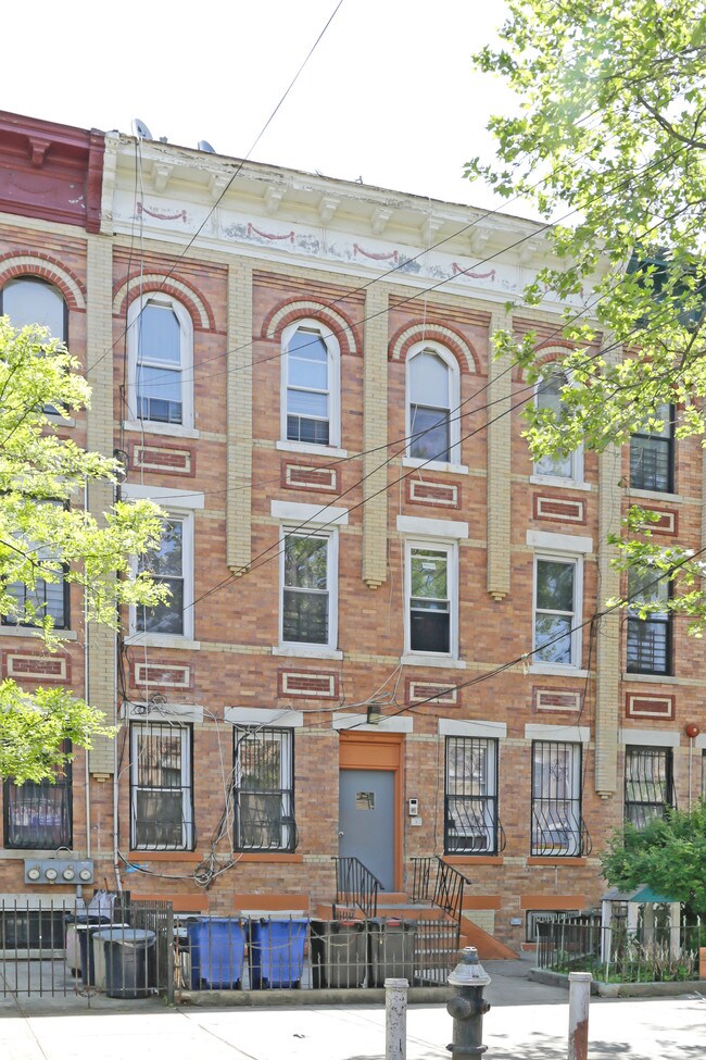 Primary Photo - 443 Wyona St