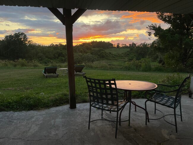 Vista después del atardecer desde la terraza - 387 Eichybush Rd