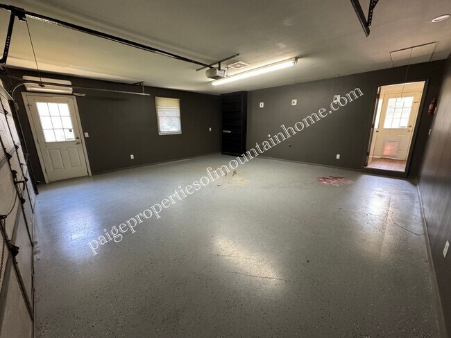 Foto del edificio - Stylish 3-Bedroom Home with Beautiful Kitc...