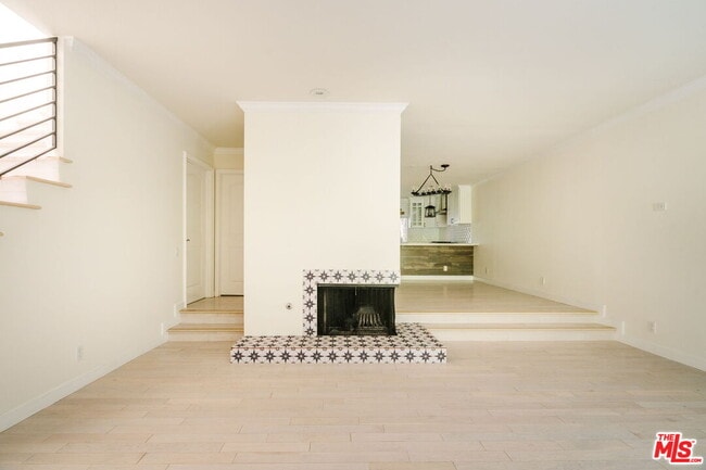 Building Photo - 141 N Clark Dr
