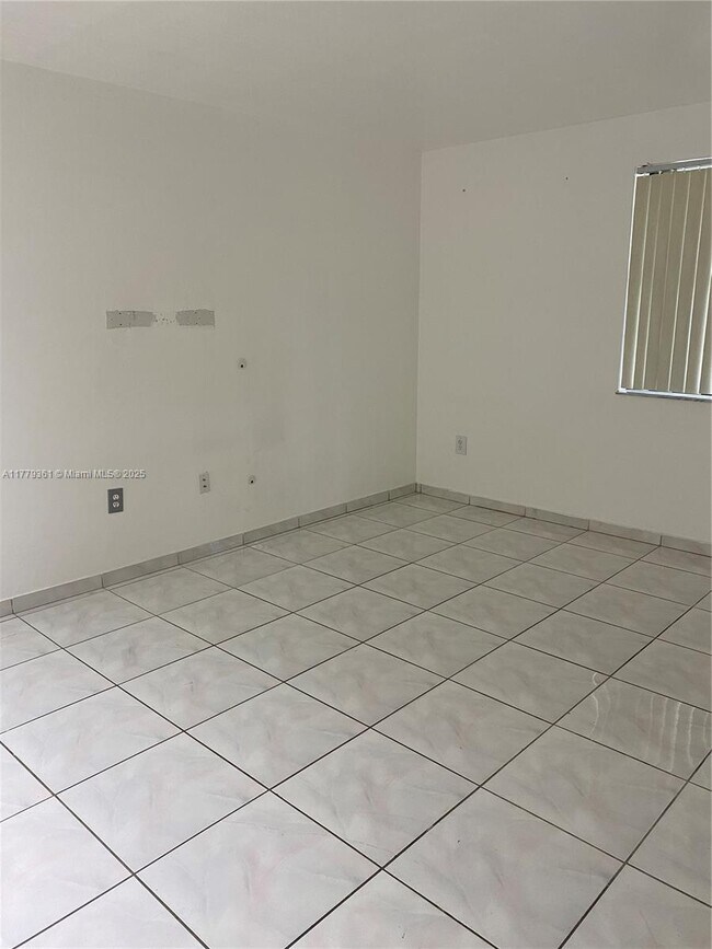 Foto del edificio - 2720 W 63rd Pl
