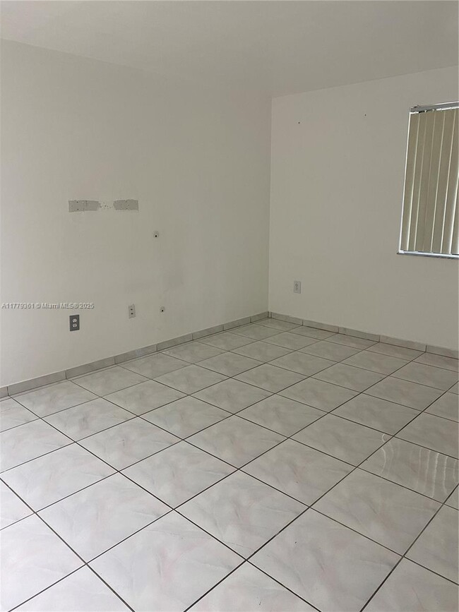 Building Photo - 2720 W 63rd Pl