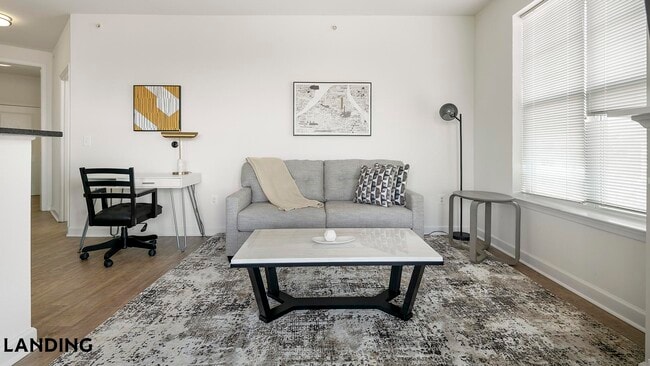 Building Photo - 909 Mansion Dr