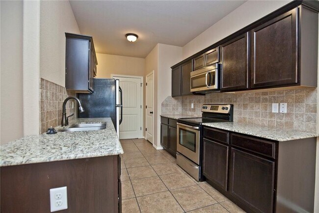 Foto del edificio - 901 Oakwood Ln
