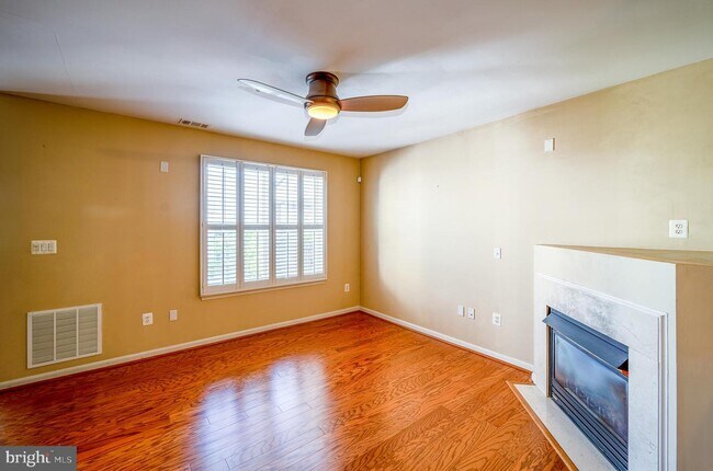 Building Photo - 729B Massey Ln