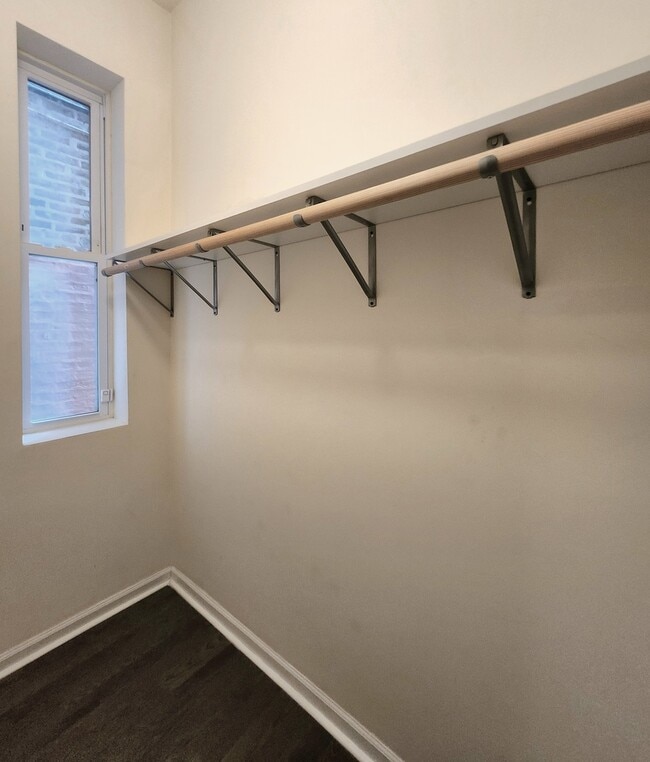 Building Photo - 1941 W 21st Pl