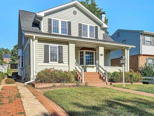 Foto del edificio - 2509 Rosalind Ave SW