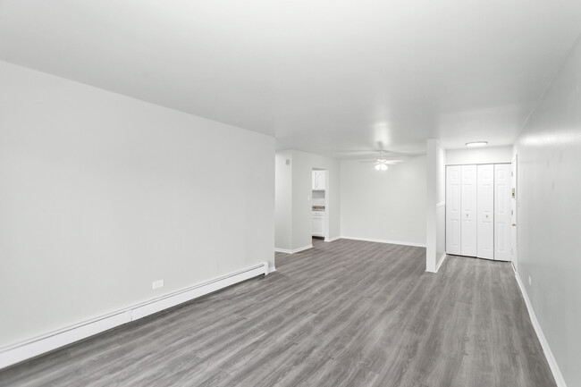 Building Photo - 1075 Knoll Ln