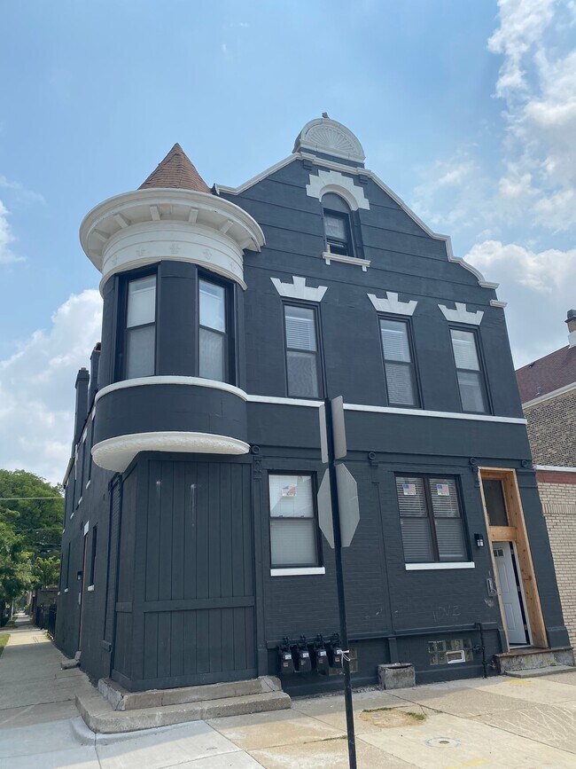 Building Photo - 2401 S Homan Ave