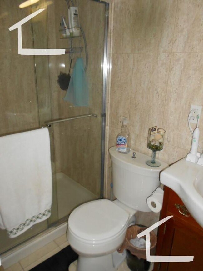 Foto del edificio - Large, sunny, updated 4 bed near Washington Square in Brookline!