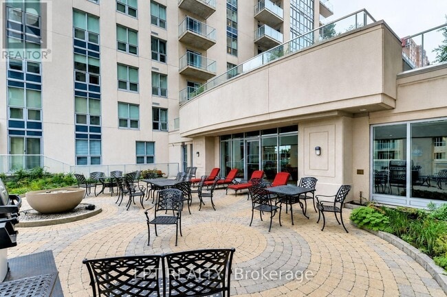 Building Photo - 242 Rideau St