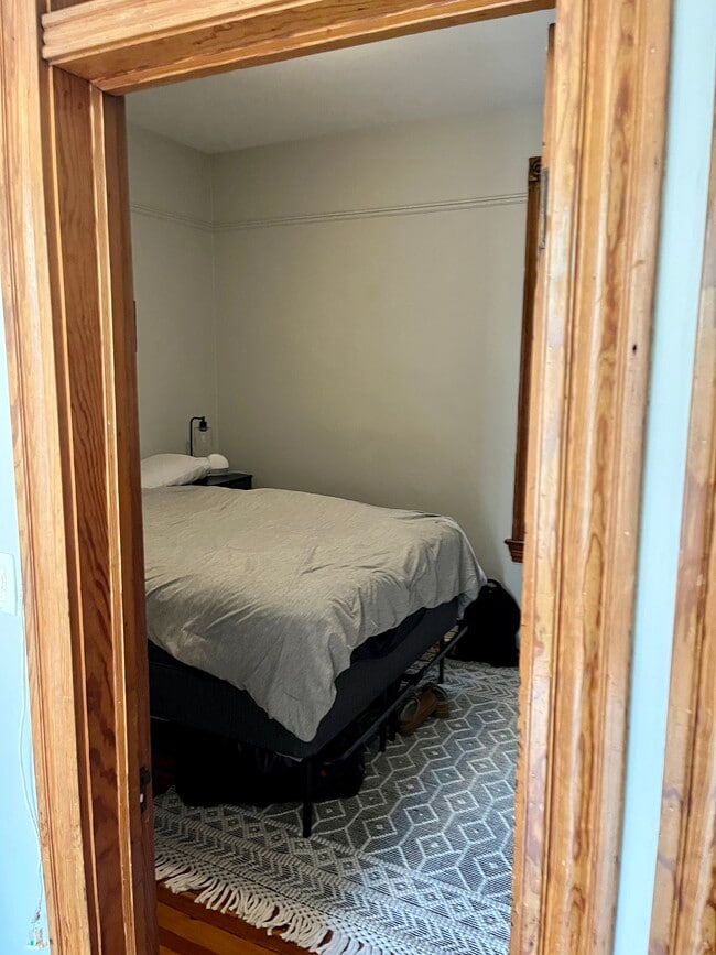 Primary Bedroom - 620 W Briar Pl