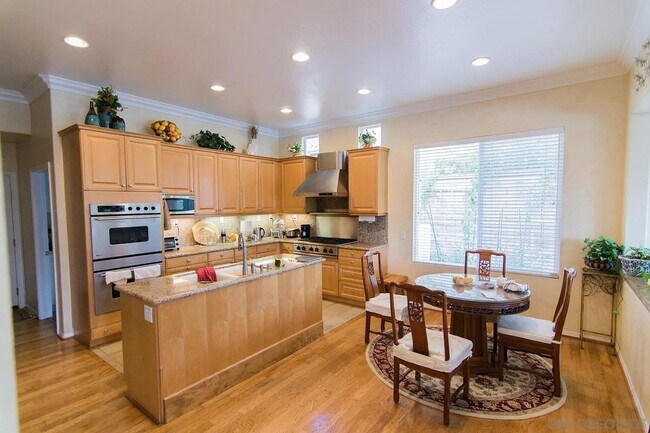 Foto del edificio - 5015 Manor Ridge Ln