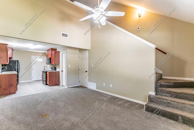 Foto del edificio - 1 Bedroom 2 Bath Available NOW