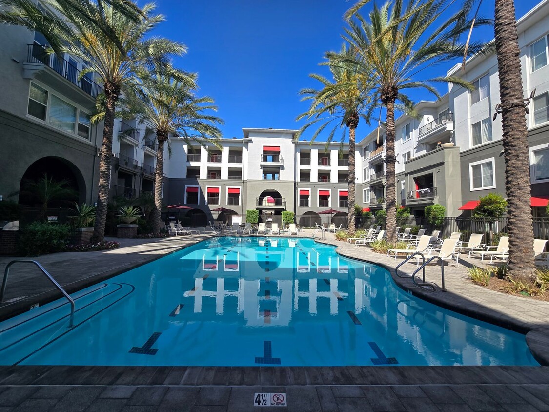 Building Photo - Exclusive Stadium Lofts Community: Ground ...