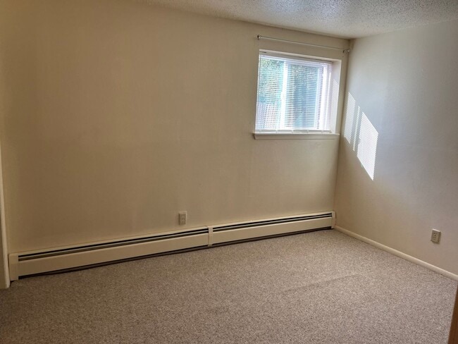 Building Photo - Downstairs Two Bedroom Apt in Bayfield
