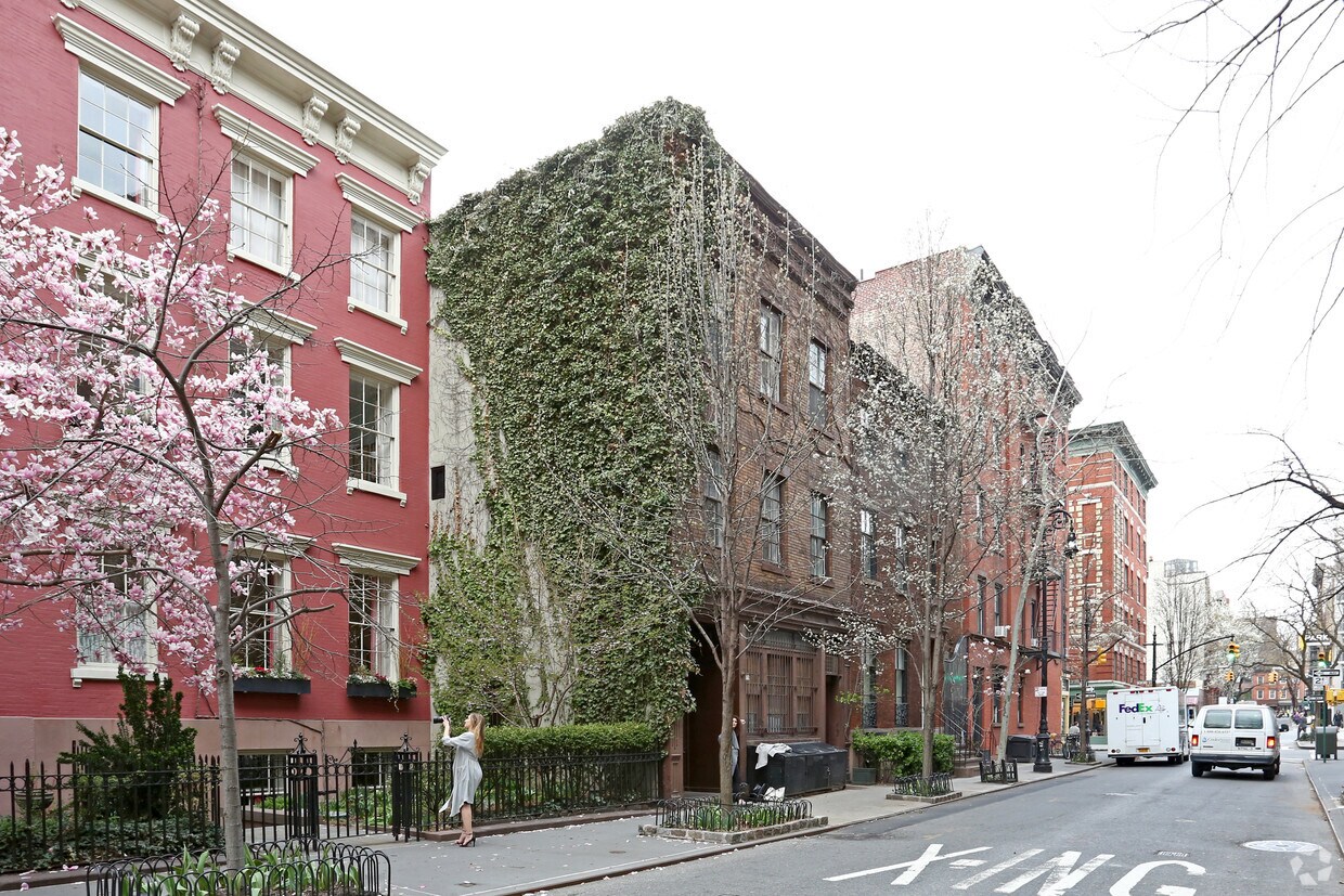 Building Photo - 33-35 Morton St
