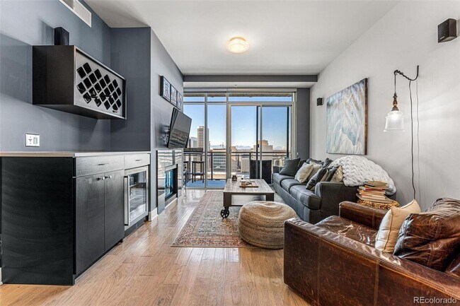 Building Photo - ***MOVE-IN SPECIAL***One Month Free Rent**...