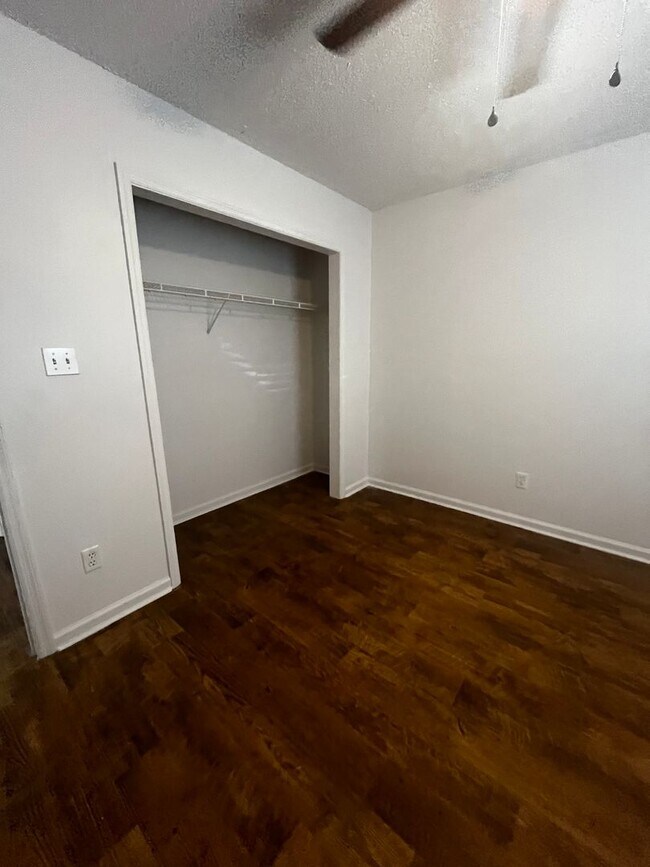 Foto del edificio - 3 Bedroom 1 Bath apartment!
