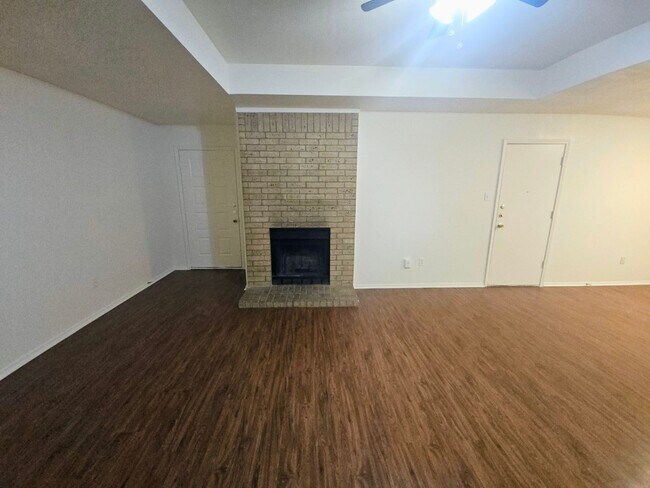 Foto del edificio - Perfect location in NRH!  Awesome duplex w...