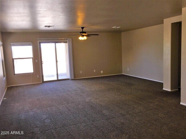Foto del edificio - 307 S Carter Ranch Rd