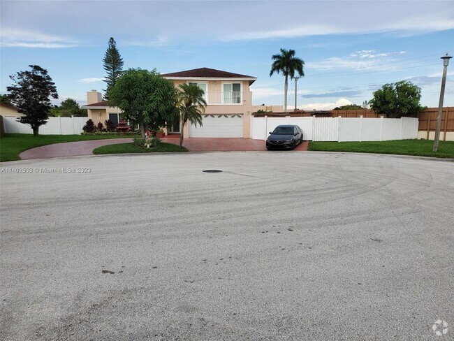 Royal Palm Gardens Apartments