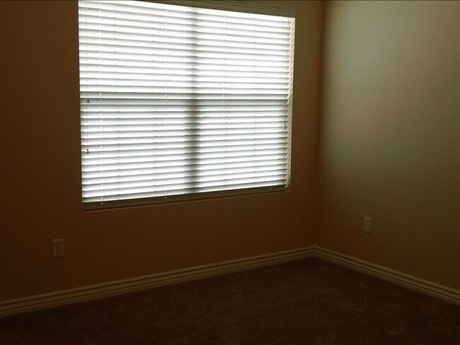 Foto del edificio - Cambria Townhome End Unit for Rent