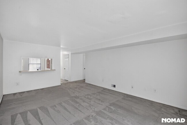 Building Photo - 404 Woodbridge Commons Way