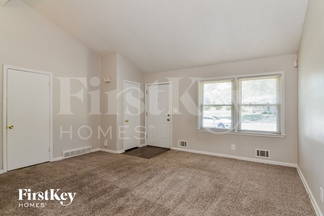 Building Photo - 307 NE Arlington Cir